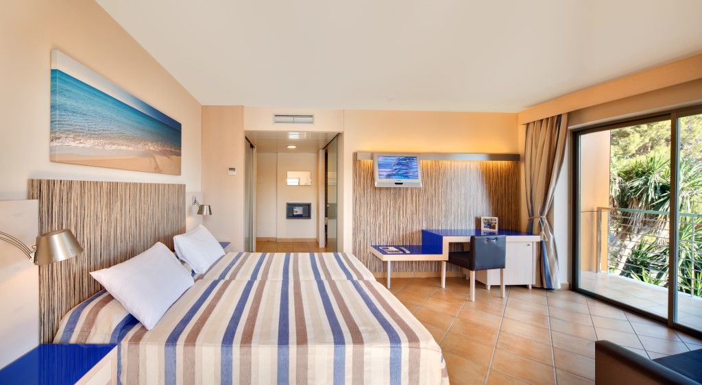 ออกซิเดนตัล เมนอร์กา Hotel ปุนตาพริมา ภายนอก รูปภาพ